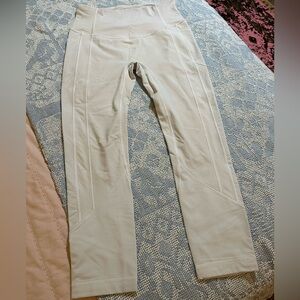 LULULEMON White Cropped Leggings w/pockets sz 6